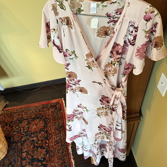 Floral wrap dress - Picture 11 of 17